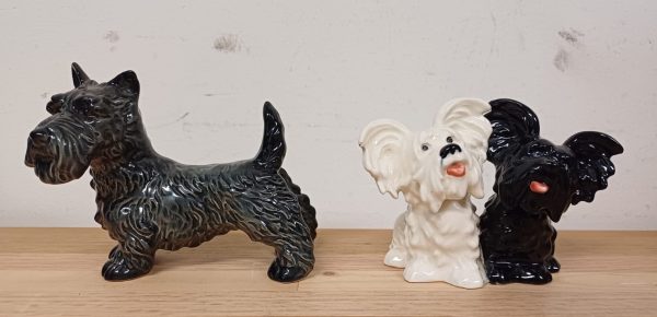 2 Goebel Terrier beeldjes