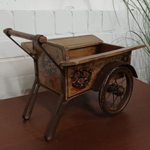 Vintage miniatuur Amsterdamse bloemenbakfiets