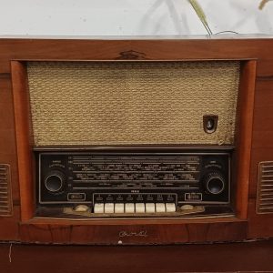 Vintage Tesla 624a radio