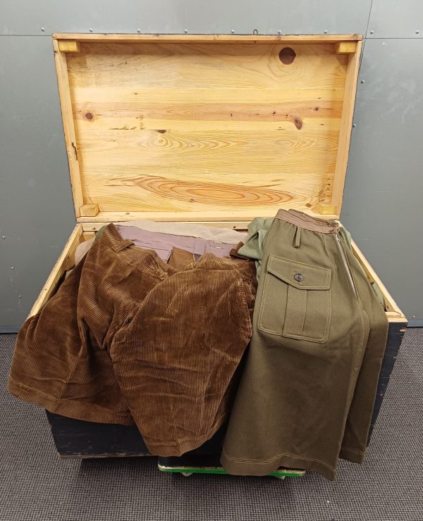 Kist legerkleding Koninklijke Landmacht KL