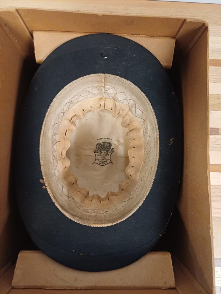 Vintage Lincoln Bennett & C? hoed