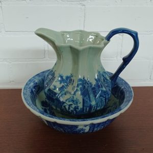Vintage Victoria Ware waterkan en waskom set