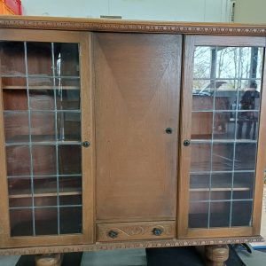 Vintage kast voorzien van raampjes