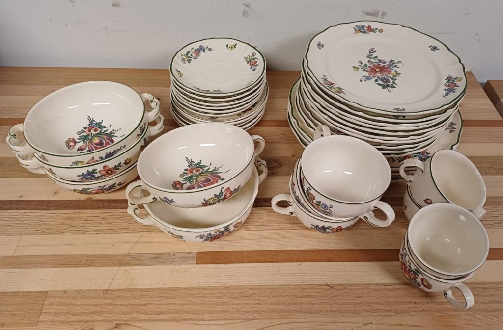 Villeroy & Boch Mettlach servies 1562 - 34 delig