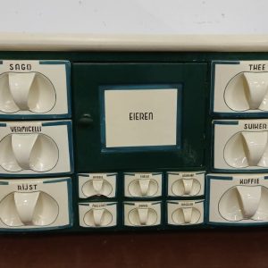 Antiek / vintage kruidenkast met keramische laatjes