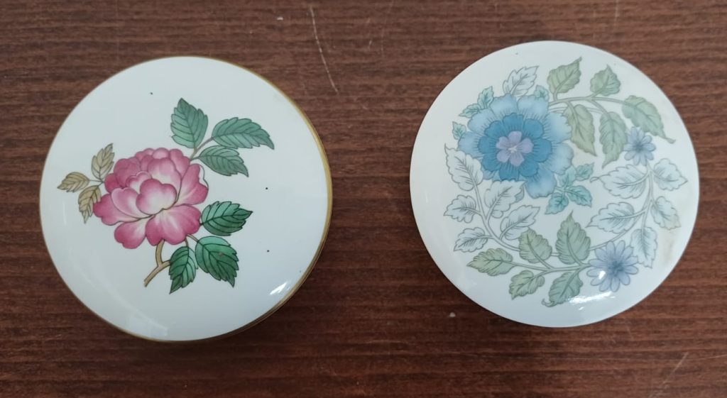 2 Wedgwood Bone China / Charnwood Sieradendoosjes