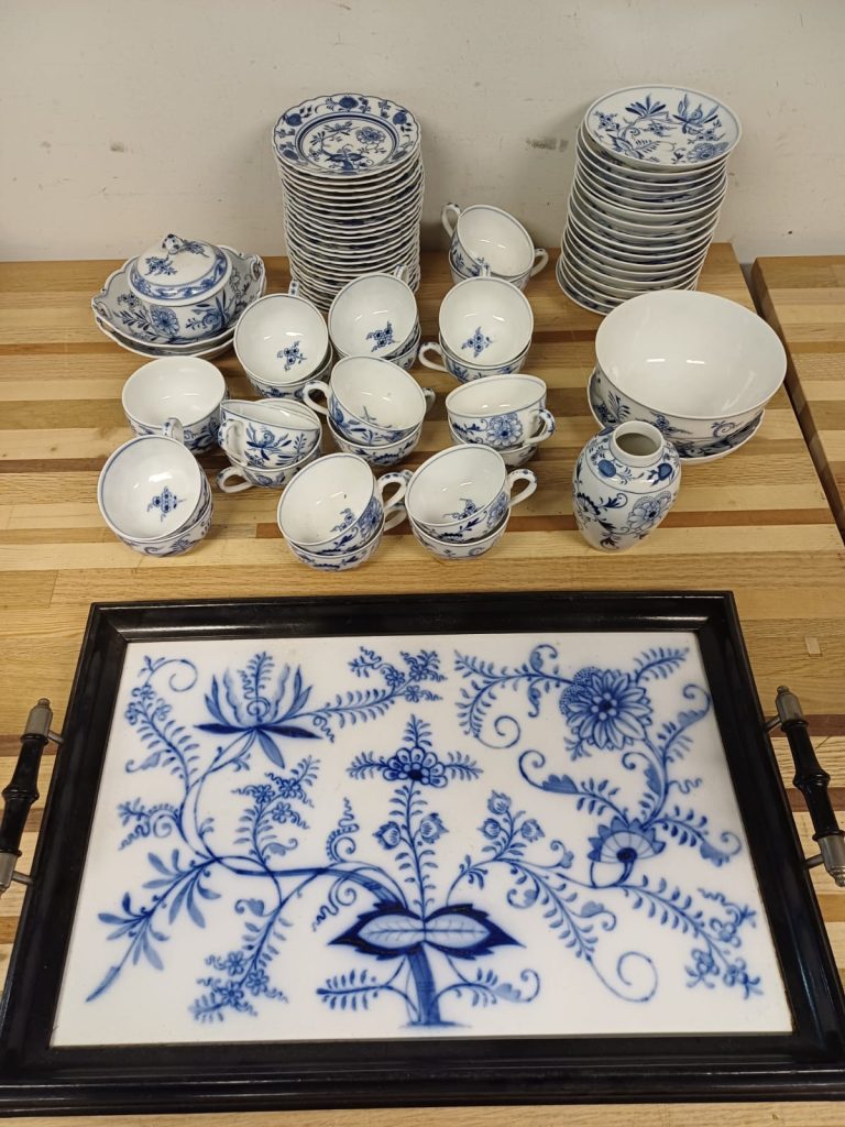 Huttensteinach servies met Zwiebelmuster motief