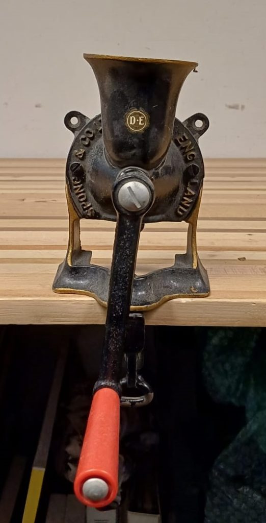Antieke DE koffiemolen - J. Spong & Co Ltd.