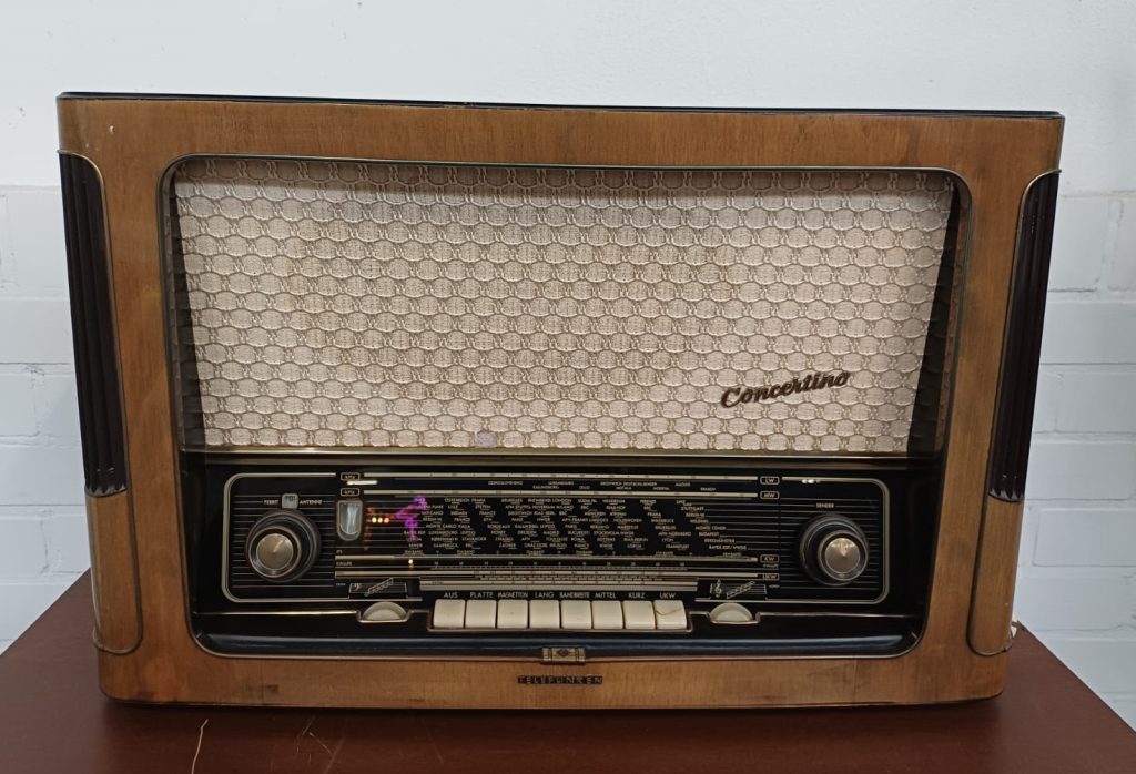 Vintage Telefunken Concertino 6 radio