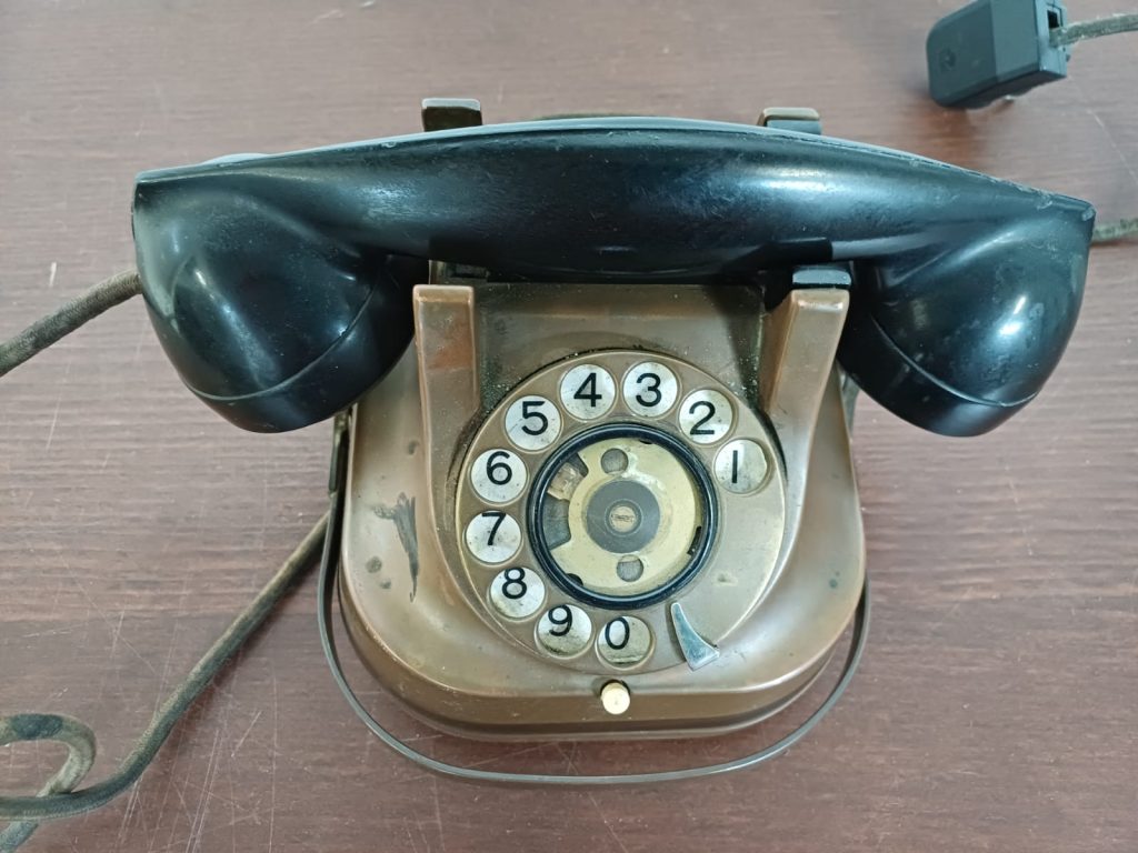 Vintage RTT-56 Telefoon koperkleurig met draaischijf