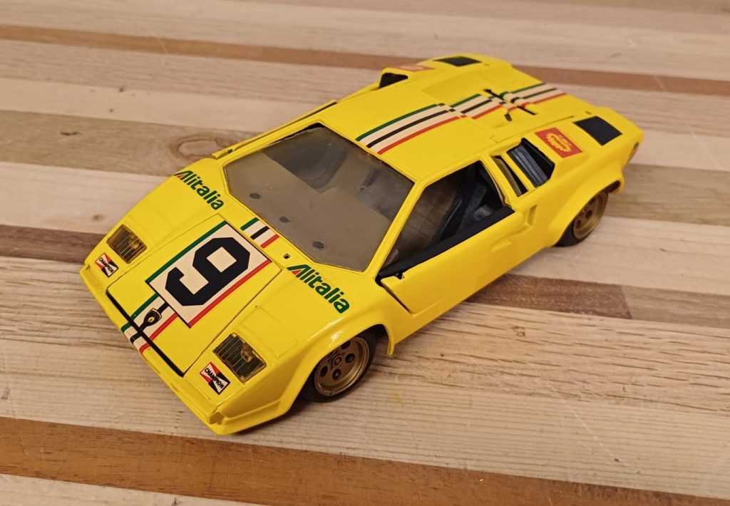 Revell  1988 - Lamborghini Countach 1:24 Shell