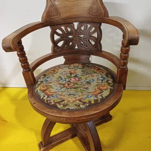 Antieke Houten Draaistoel met Armleuningen