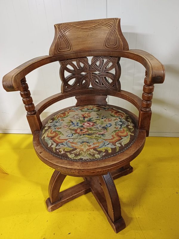 Antieke Houten Draaistoel met Armleuningen