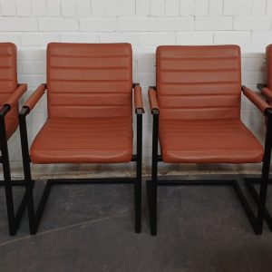 Feel Furniture – 4 Eetkamerstoelen – Echt leer – Lichtbruin