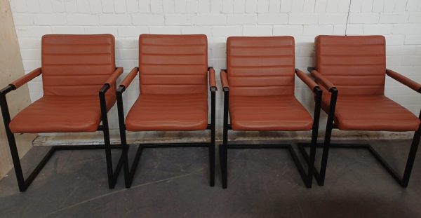 Feel Furniture – 4 Eetkamerstoelen – Echt leer – Lichtbruin