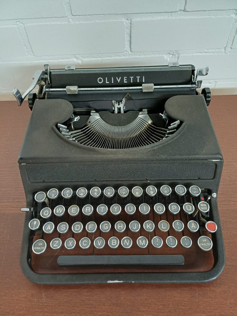 Vintage Olivetti typemachine
