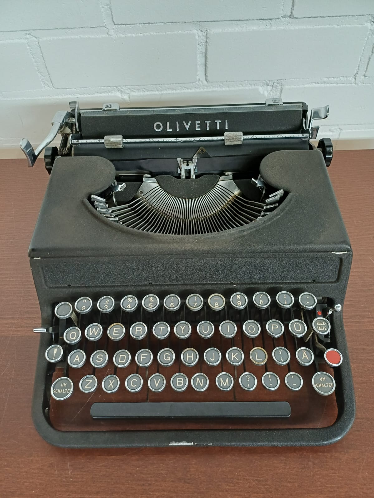 Vintage Olivetti typemachine