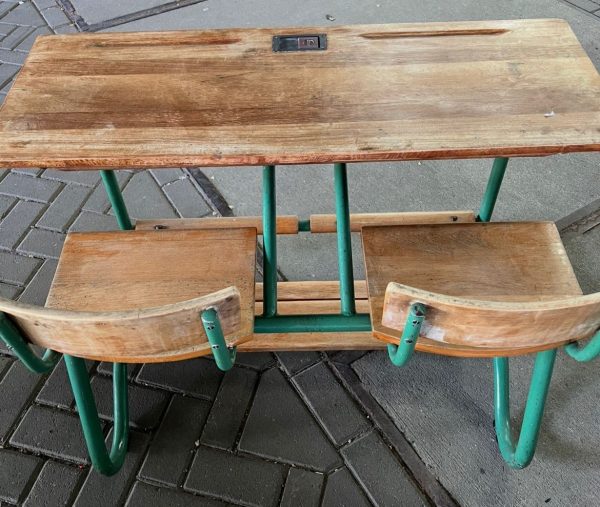 Vintage schoolbank - met twee zitplaatsen en inktbakje