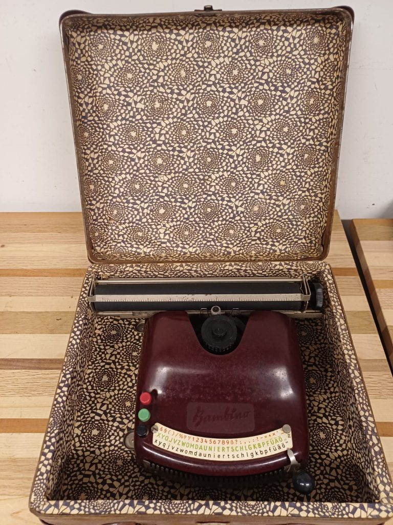 Optima Bambino typemachine uit de jaren '50