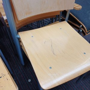 Stoelen / schoolstoelen - 9 stuks