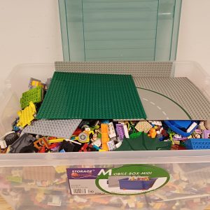Doos voorzien van ca. 11 kilo lego & lego 263