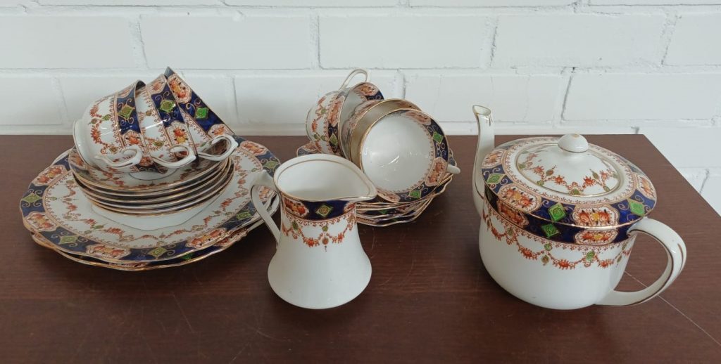 14 delig Imari St. Michael China servies