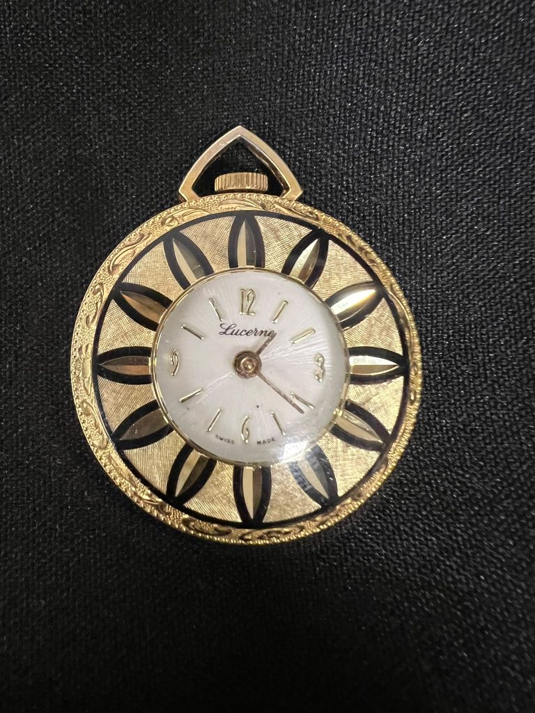 Vintage Lucerne - Hang Horloge