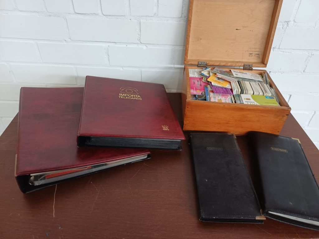 Grote verzameling telefoonkaarten & mappen