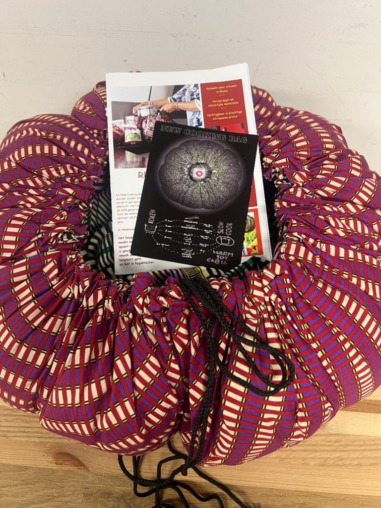 Slow cooking bag uit Ghana - Energiezuinig koken nog nieuw