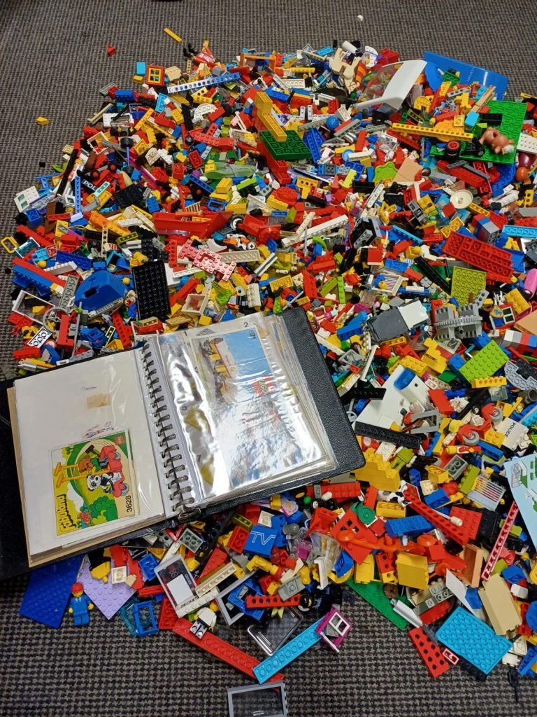 Doos voorzien van Lego - 11 kilo & bouwinstructies
