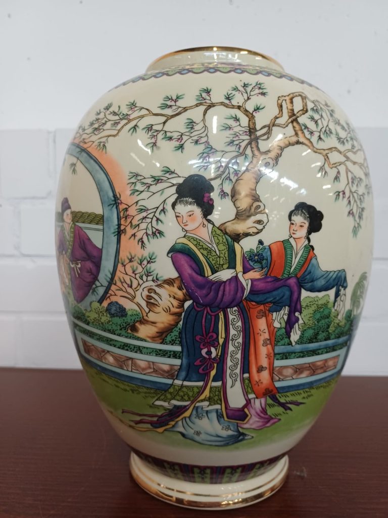 Vintage Chinese vaas