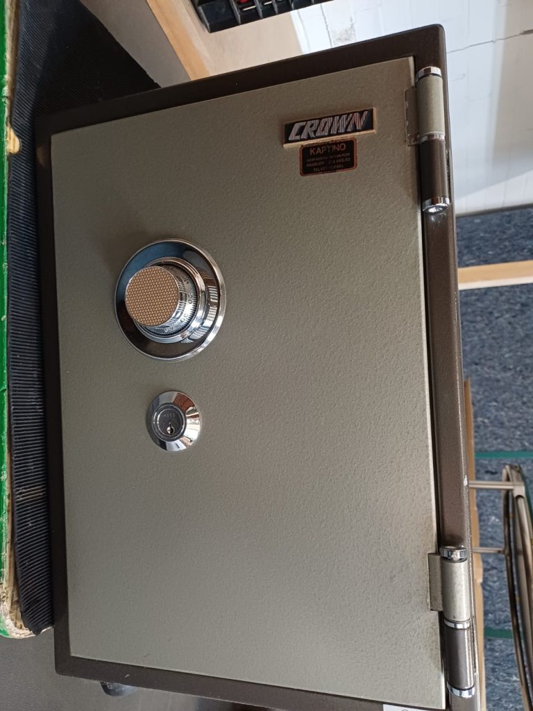 Crown Kluis JIS S 1037 - Cijferslot & sleutelslot