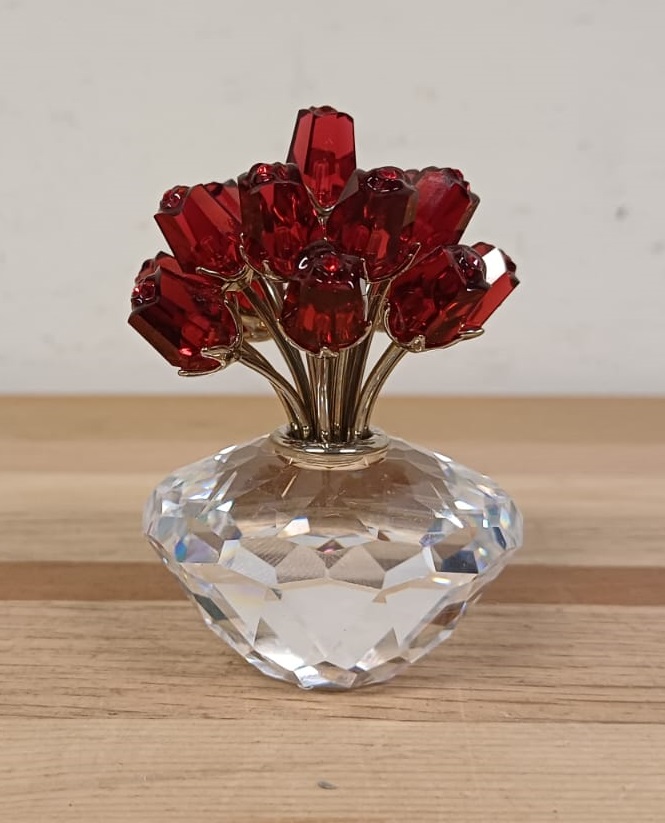 Swarovski vaas met rode rozen