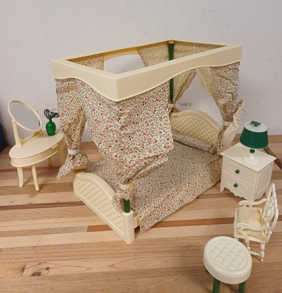 Vintage Fleur slaapkamer / hemelbed en accessoires