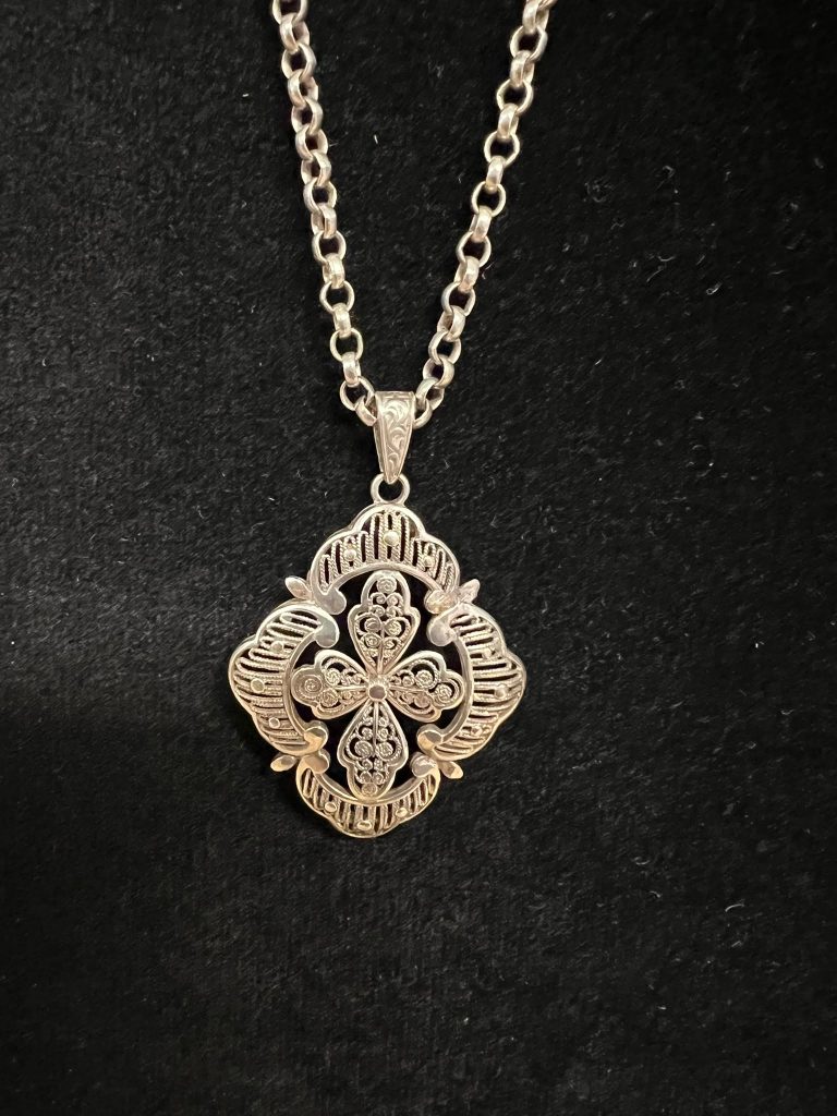 Zilverkleurige ketting met echt zilveren hanger 835